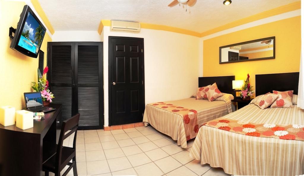 Unic Design Hotel & Restaurant- 5Th Avenue (Adults Only) Playa del Carmen Room photo